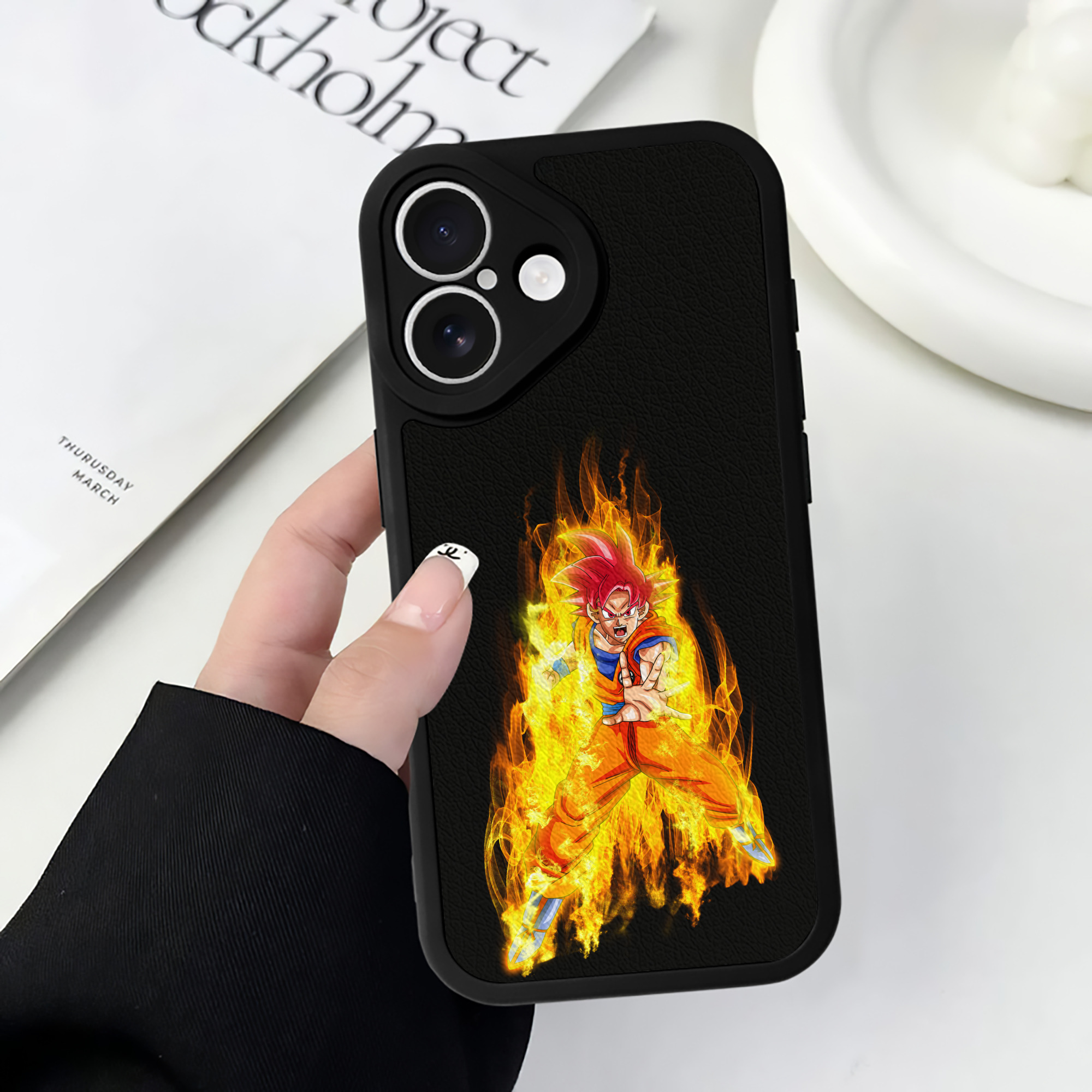 （画像用） ドラゴンボール 孫悟空（そん ごくう）Son Goku カカロット DRAGON BALL Kakarotto 【iPhone 16シリーズ対応】シリコンスマホケース（レザー調） 材質：シリコン